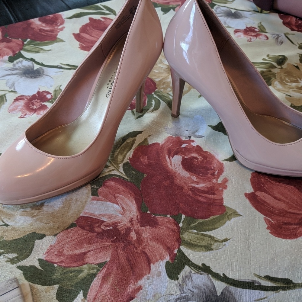 Heels - Picture 4 of 4